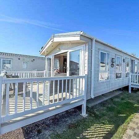 Beautiful Caravan With Decking Wifi At St Osyth Beach Holiday Park Ref 28077Dw Clacton-on-Sea Exterior foto